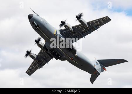 Airbus Military Airbus A400 fliegt am 14. Juli 2017 in RAF Fairford, Gloucestershire, Großbritannien Stockfoto