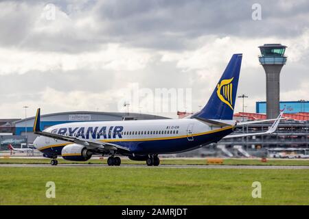 Ryanair Boeing 737 EI-EVA, die am 18. August 2017 am Flughafen London Luton, Bedfordshire, Großbritannien Stockfoto