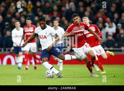 London, ENGLAND - JANUAR14: Tottenham Hotspur's Japhet Tangangaduring Emirates FA Cup Spiel Der Dritten Runde Antwort zwischen Tottenham Hotspur und Middlesb Stockfoto