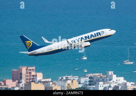 Palma de Mallorca, Spanien - 21. Juli 2018: Flugzeug Ryanair Boeing 737 auf dem Flughafen Palma de Mallorca (PMI) in Spanien. Boeing ist ein Flugzeughersteller Stockfoto