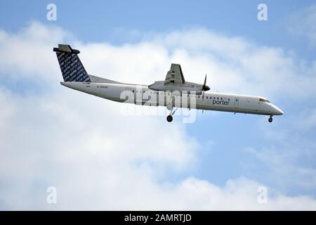 Porter Flugzeug Landung in Toronto, Kanada Stockfoto