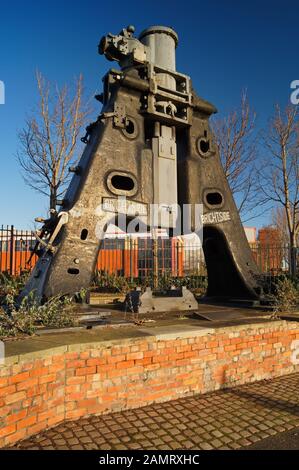 Großbritannien, South Yorkshire, Sheffield, Saville Street, Preserved Drop Forge Hammer von den Brightside Stahlwerken Stockfoto