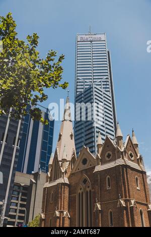 Perth, WESTERN AUSTRALIA - 26. Dezember 2019: Architektur und Details der Straßen von Perth modern CBD Stockfoto