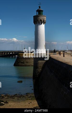 Leuchtturm, Port-Haliguen Quiberon Marina, Morbihan, Bretagne, Frankreich Stockfoto