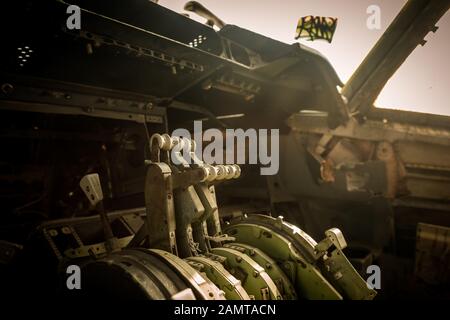 Bangkok/Thailand-06 Dezember 2019: Bangkok Flugzeugraveyard, Cockpit-Detail aus Innenräumen eines zerbrochenen kommerziellen Flugzeugwracks. Stockfoto