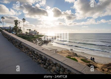 Küstennahe Winterszene. La Jolla, Kalifornien, USA. Diese Ansicht ist vom Coast Boulevard aus zu sehen. Stockfoto