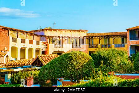 Bauarchitektur im Porto Cervo Resort Sardinien Italien Reflex Stockfoto
