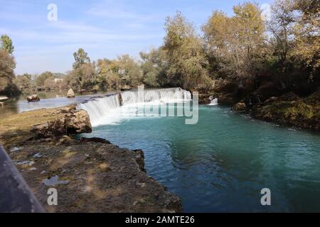 Manavgat-Wasserfälle - smaragdgrüne Wasserfälle in der Provinz Antalya, Lycia, Anatolien, Türkei Stockfoto