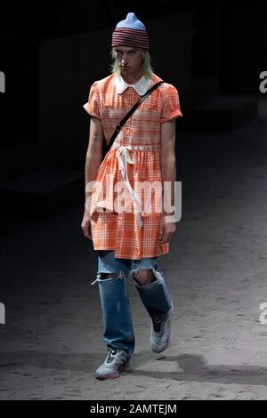 Mailand, Italien. Januar 2020. Gucci Herbst/Winter 2020/2021 Start- Und Landebahn während der Mailänder Fashion Week Men'Äôs Januar 2020 - Mailand, Italien 14.01.2020 weltweite Nutzung Credit: Dpa/Alamy Live News Stockfoto