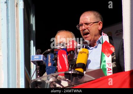 Tunis, Tunisien. Januar 2020. Noureddine Taboubi, der tunesische Generalsekretär der Arbeitsunion (UGTT), hält während des Jubiläums eine Rede. Die Tunesier versammeln sich im Gebäude der Tunesischen Allgemeinen Arbeitsunion (UGTT) zum 9. Jahrestag des Abtrünnigen von Präsident Zine El Abidine Ben Ali. Credit: Sopa Images Limited/Alamy Live News Stockfoto