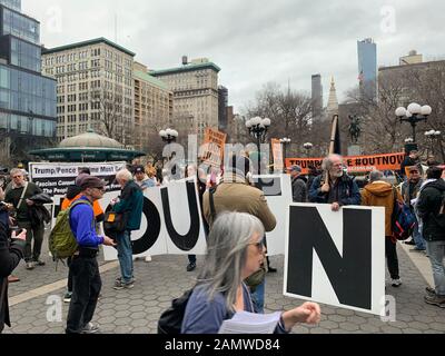 New York, NY, USA - 12. Januar 2019: Auf dem union Square findet eine Anti-Trump Pence-Rallye wegen Amtsenthebung und Amtsenthebung statt Stockfoto