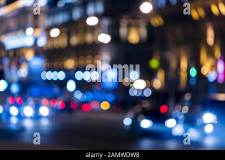 Verschwommenes Hintergrundbild der farbenfrohen abstrakten Straßenbeleuchtung der Stadt in der Nacht