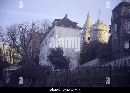 Blick auf Montmartre in Paris mit pasakdek Stockfoto