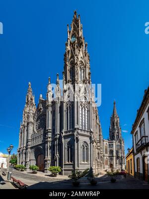 Landschaft mit Kathedrale San Juan Bautista in Arucas, Gran Canaria, Spanien Stockfoto