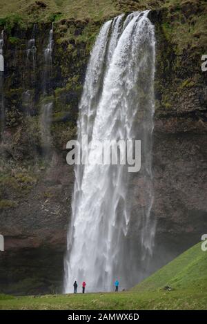 Der Wasserfall Seljalandsfoss, auf der Ringstraße im Süden Islands Stockfoto