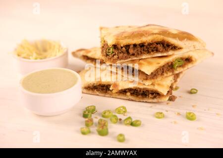 Geräucherter Hackfleisch Fladenbrot mit Grüne Chilis Stockfoto