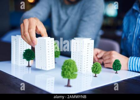 Aufnahme des Architekturmodells auf dem Bürotisch Stockfoto