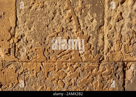 Wand Texturen eines Kalkstein glatte Felsen in einem Gebäude, das Alte Viertel, die Stadt Alicante, Spanien Stockfoto