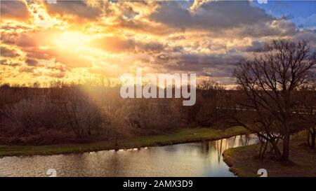 Blick auf die schöne Landschaft an einem sonnigen Tag Stockfoto