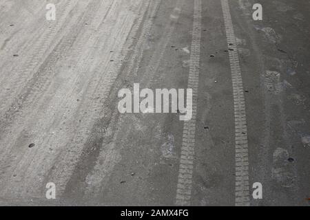 Antipolo City, Philippinen - 13. Januar 2020: Vulkanische Asche aus dem Taal-Vulkanausbruch erreicht Hunderte von Kilometern entfernt Städte. Stockfoto