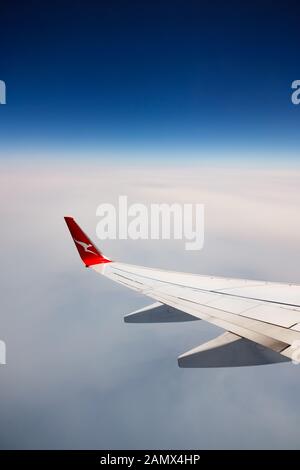 Der Flügel einer Qantas Boeing 737 Stockfoto