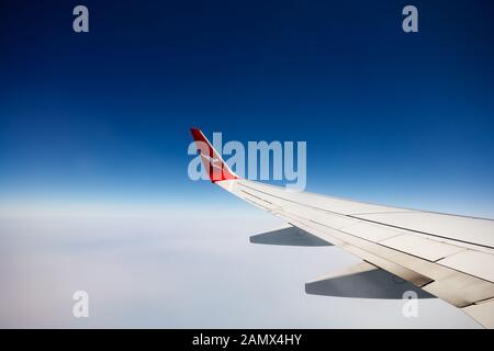 Der Flügel einer Qantas Boeing 737 Stockfoto