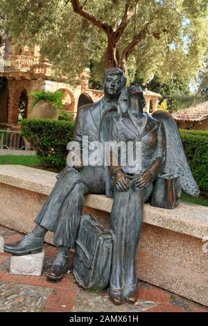 Angels of Our Time (Angeli del nostro Tempo)-Skulptur von Piero Guidi. Taormina Parco Trevelyan. Stockfoto