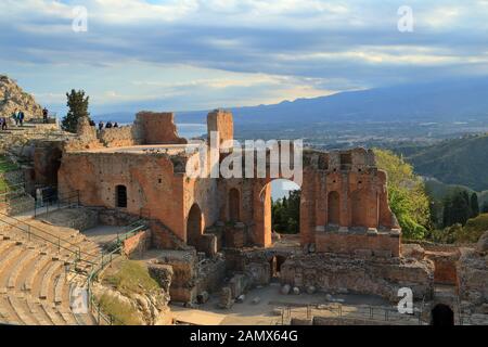 Altgriechisches Theater (Theater Greco) von Taormina. Das Theater antico di Taormina Stockfoto