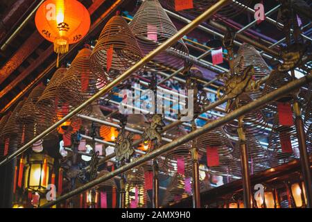 Inneneinrichtung des alten klassischen chinesischen Tempels (Man Mo Tempel) in Hongkong Stockfoto