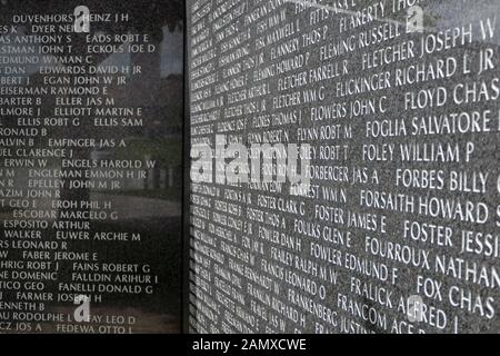 Der Grundstein des Friedens, Denkmal in Itoman, Japan zum Gedenken an die Schlacht von Okinawa im Zweiten Weltkrieg, mit den Namen von über 240.000 Toten Stockfoto