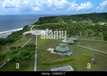 Der Grundstein des Friedens, Denkmal in Itoman, Japan zum Gedenken an die Schlacht von Okinawa im Zweiten Weltkrieg, mit den Namen von über 240.000 Toten Stockfoto