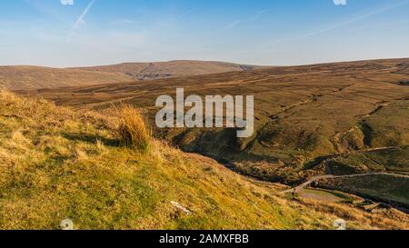 Blick über die Yorkshire Dales Landschaft von der B6270 Straße zwischen Nateby und Birkdale, North Yorkshire, England, Großbritannien Stockfoto