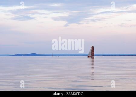 Abend sighteeing Schifffahrt auf dem Balaton, Ungarn Stockfoto