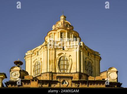 Kuppel der königlichen Kirche von San Lorenzo, eine barocke Kirche (17. Jahrhundert) an der Piazza Castello im Zentrum von Turin, Piemont, Italien Stockfoto