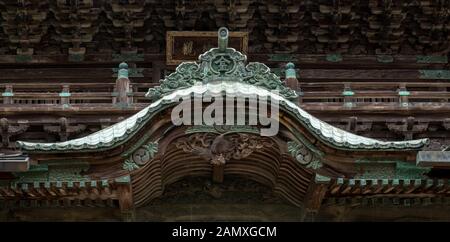 Details auf einem Dach an Kotohiragu, auch genannt Konpirasan, ein Shinto Schrein in der Präfektur Kagawa auf Shikoku in Japan. Stockfoto