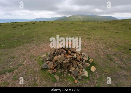 Summit Cairn auf Stybarrow Dodd Fell, Helvellyn Range, Lake District National Park, Cumbria, England, UK Stybarrow Dodd ist einer der 214 Wainwright fe Stockfoto