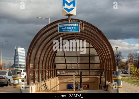 Eingang zur U-Bahn-Station im Freien in Sofia, Bulgarien, Osteuropa, Balkan, EU Stockfoto
