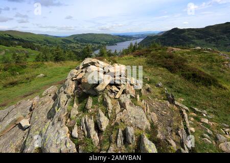 Summit Cairn on Glenridding Dodd Fell, Glenridding, Lake District National Park, Cumbria, England, UK Glenridding Dodd Fell ist einer der 214 Wainwrig Stockfoto