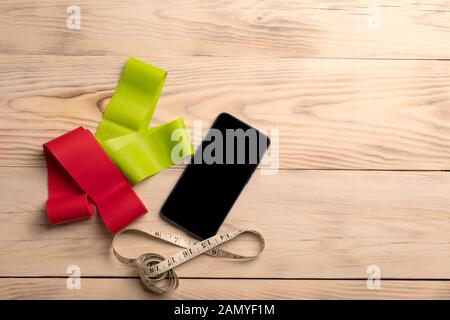 Flaches Lay-Sporttraining. Konzept für gesunden Lebensstil, Körperbau und Gewichtsverlust. Kopierbereich. Stockfoto