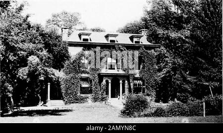 fords berühmter Schauspieler und ihre Häuser. Ford zog in der Regel auf die Nook Farm zurück, nachdem die Residenz von Frau Harriet Beecher Stowe. Neben dem Gillette Place befindet sich die CharlesDudley Warner Residenz, in der Nähe von MarkTwains ehemaliges Haus; während etwas über dem Weg liegt, ist die Wohnung der "Isella Beecher Hooker Place". Es war inmitten einer solchen Umgebung, wie all seine alten Freunde aus Hartford Herrn Gillette nennen, seine Jugend verbrachte. Sein Vater, Francis Gillette, war ein bemerkensfähiger Charakter - ein strenger Mann mit wenigen Worten, der selten etwas zu irgendeinem Thema sagte, wenn er es tat, bedeutete das Geschäft. Seine Jungs wagten sich nicht mehr zu a Stockfoto