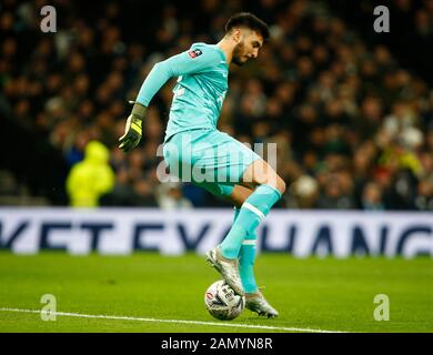 London, ENGLAND - JANUAR14: Tottenham Hotspur's Paulo Gazzaniga während Emirates FA Cup Spiel Der Dritten Runde Antwort zwischen Tottenham Hotspur und Middles Stockfoto