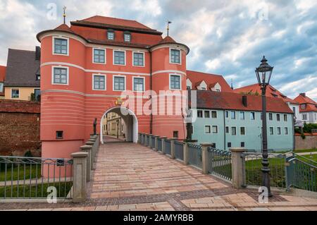 Rieder Tor (Tor) Eingang zur Altstadt von Donaufworth, einem Teil der beliebten Touristischen Route Der Romantischen Straße in Schwaben, Bayern, Deutschland Stockfoto