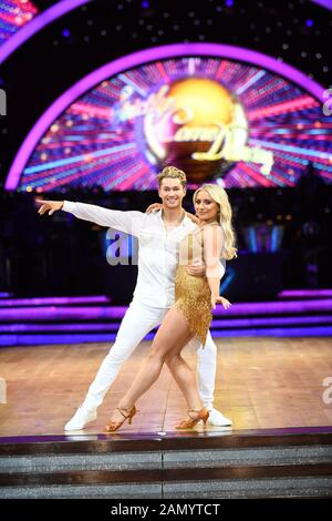 AJ Pritchard und Saffron Barker in der Arena Birmingham zur Einführung der "Strictly Come Dancing UK and Ireland Tour" 2020. Stockfoto