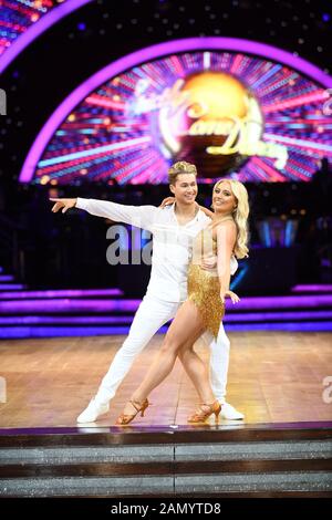 AJ Pritchard und Saffron Barker in der Arena Birmingham zur Einführung der "Strictly Come Dancing UK and Ireland Tour" 2020. Stockfoto