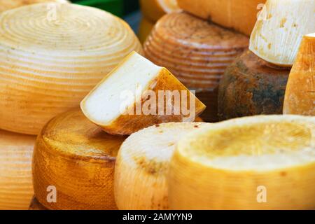 Verschiedene Arten von Bauernhof gemacht italienischen Käse aus Ziegenmilch hergestellt Stockfoto