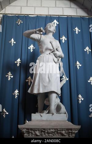 Statue von Jeanne d'Arc (Joanne von Arc) in St Etienne Kirche im Jahre 1900 vor der Heiligsprechung 1920, Chinon, Indre-et-Loire, Frankreich Stockfoto