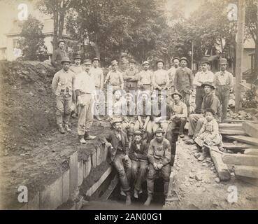 Antiker c 1890 Foto, Kanalarbeiter auf Kurvenreichen Wegen in Binghamton, New York. QUELLE: ORIGINALFOTO Stockfoto