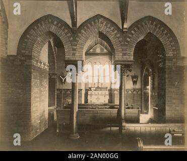 Antiker Lichtbildner c 1890, "Innere der Episkopalkirchengemeinde in Sayre, Pennsylvania." Die Kirche ist die Erlöserkirche, die sich an der 201 S Wilbur Avenue befindet. QUELLE: ORIGINALFOTO Stockfoto