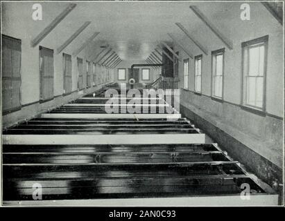 Bericht des Kommissars für das bis 30. Juni 1899 endende Jahr. NASHUA STATION, NEW HAMPSHIRE-HATCHERY EXTERIEUR.. NASHUA STATION, NEW HAMPSHIRE-HATCHERY INTERIEUR. BERICHT DES KOMMISSARS FÜR FISCH UND FISCHEREI. XXI BIOLOGISCHE UNTERSUCHUNGEN. Die Arbeit der Abteilung wissenschaftliche Untersuchung war im vergangenen Jahr von mehr als üblichem Interesse. Es wurden mehrere wichtige Untersuchungen eingeleitet, und die bereits laufenden wurden bereits durchgeführt oder fortgesetzt. Im Juli 1898 wurde eine systematische Untersuchung der biologischen und physischen Bedingungen des Eriesee begonnen und mit gratisierenden en durchgeführt Stockfoto