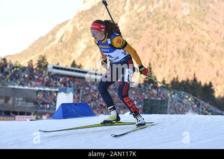 Ruhpolding, Deutschland. Januar 2020. Janina HETTICH (GER), Action, Einzelaktion, Einzelbild, Ausschnitt, Ganzkörperaufnahme, ganze Figur. 7,5 km Sprint der Frauen am 15. Januar 2020. IBU-Biathlon-Weltcup 2020 in Ruhpolding, Saison 2019/20. Weltweite Verwendung Stockfoto